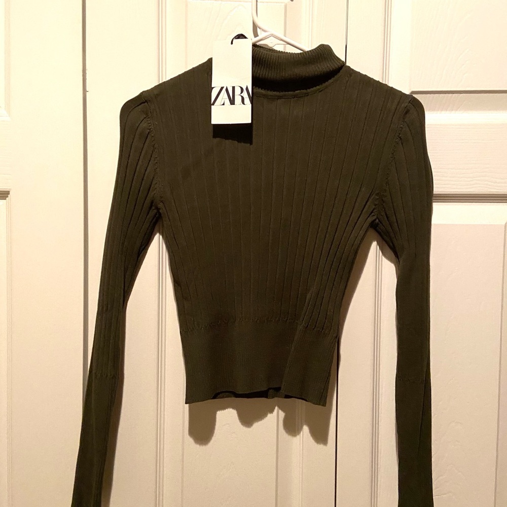 Zara ribbed green turtle neck - new with tags